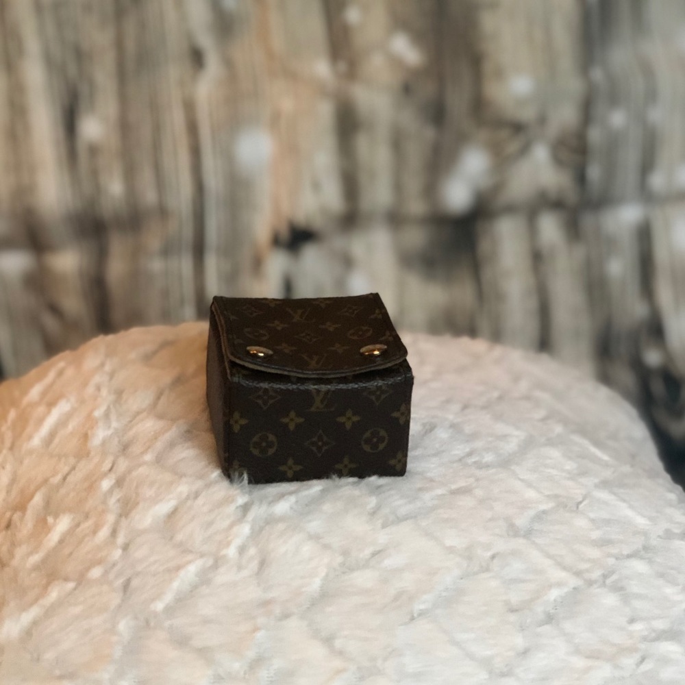Louis Vuitton ring case
